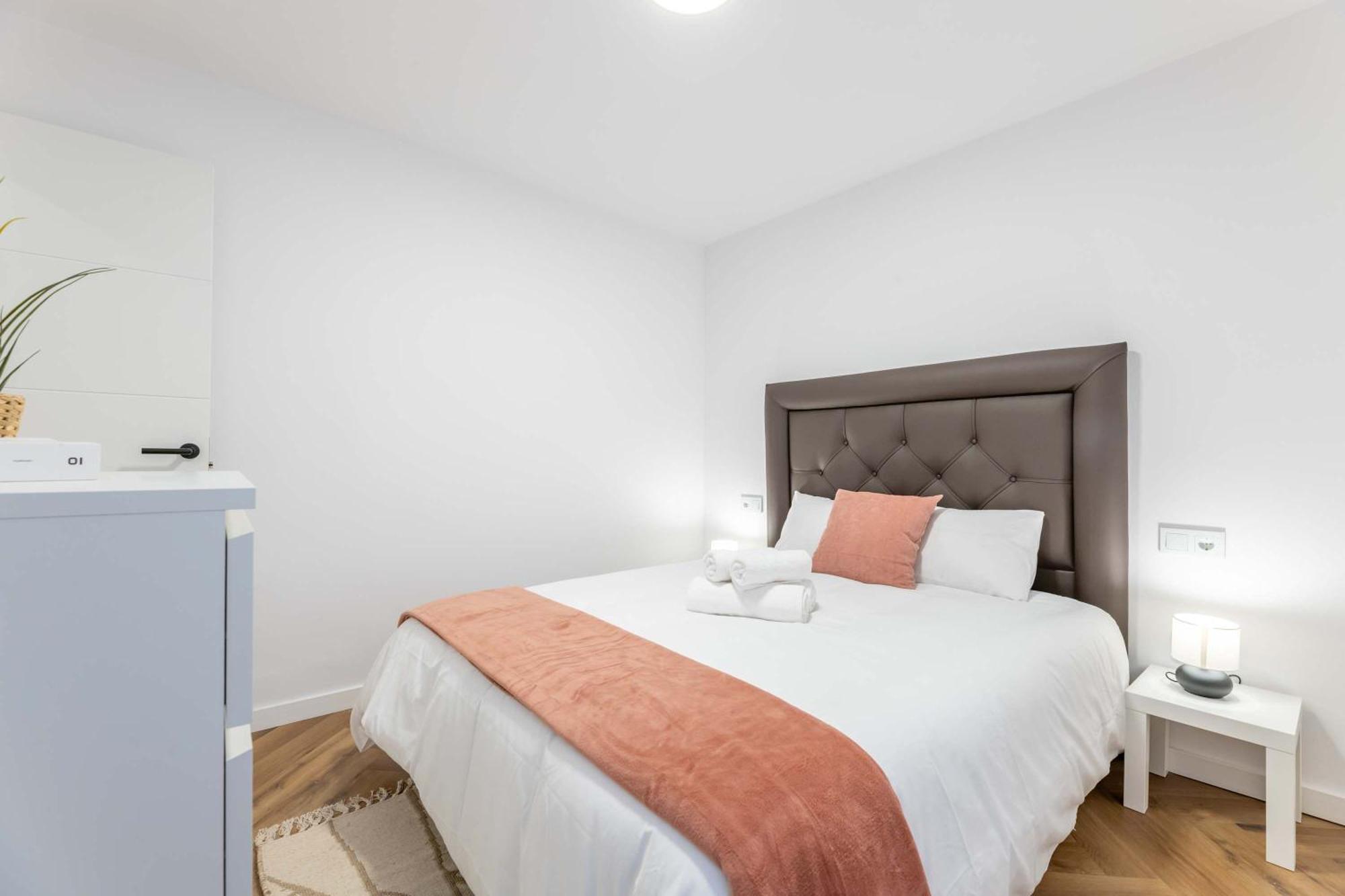 Charm - Stylish 3bd In Centro Apartment